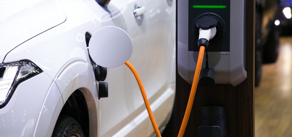 You are currently viewing Recharged: How Much Does a Hybrid Car Battery Cost to Replace?