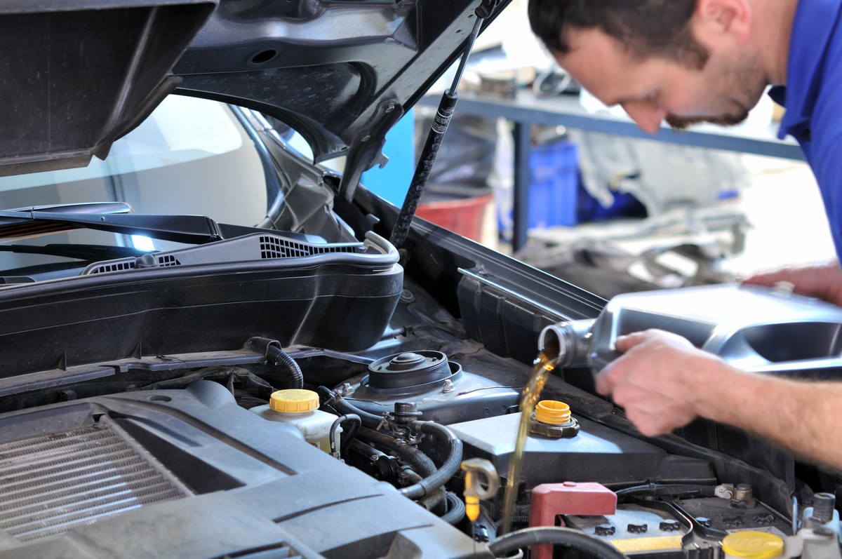 You are currently viewing Changing the Oil: How Frequent Should Your Regular Oil Change Be?