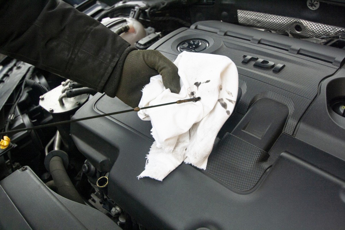 You are currently viewing How Often to Change your Motor Oil: 5 Facts Nobody Has Ever Told You