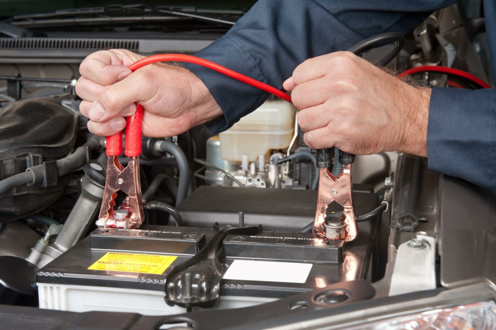 You are currently viewing 4 Ways to Avoid a Dead Car Battery in Cold Weather