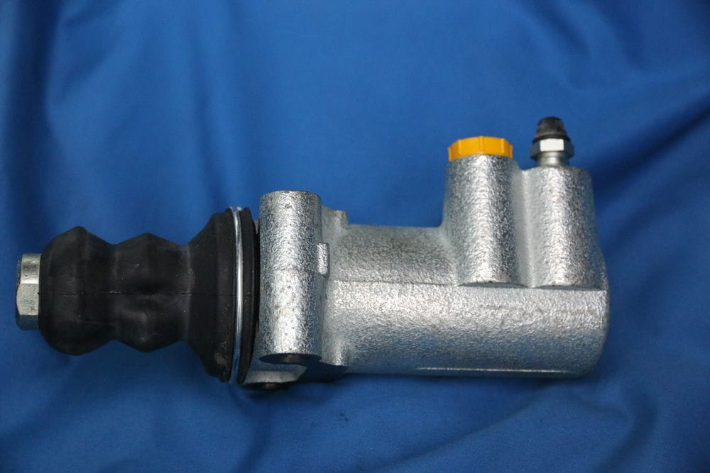 Clutch slave cylinder